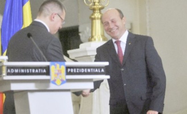 Cabinetul Ungureanu a fost învestit de Parlament